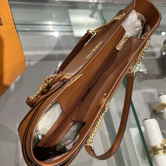 Michael Kors MICHAEL KORS
Jet Set Large Saffiano Leather Shoulder Tote Bag
NWT - Picture 10 of 16